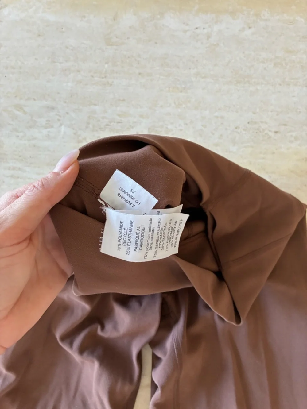 Vuori AllTheFeels workout set - Picture 6 of 9